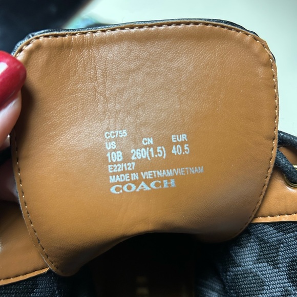 Coach women’s boots - Picture 2 of 9